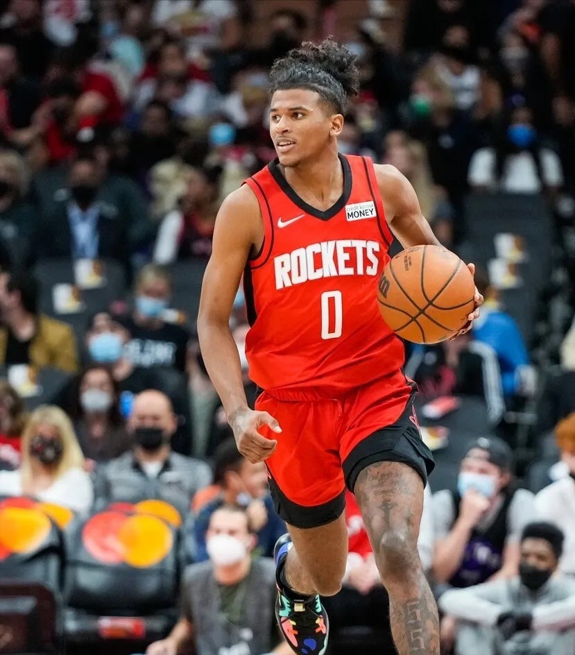 包含DWG观众热烈欢呼！，西亚卡姆迎来三赛季出色发挥引发球迷热议的词条乐鱼app